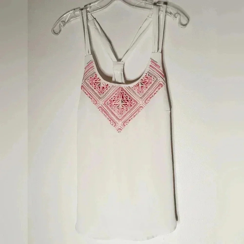 Maurices  White Embroided Halter Sleeveless Blouse Crepe Cliffon sz Small